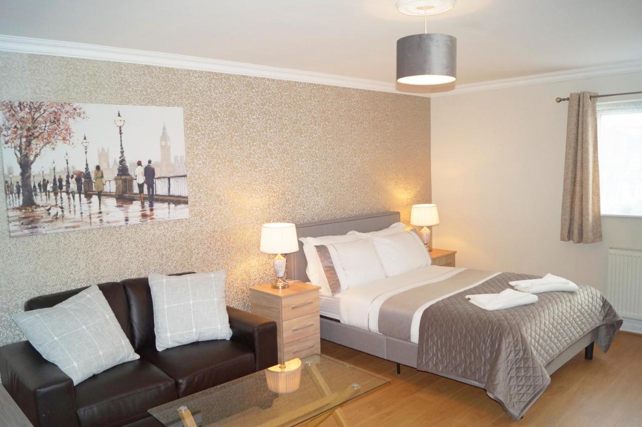 Ricky Road Guest House - Premium Watford  Exterior foto